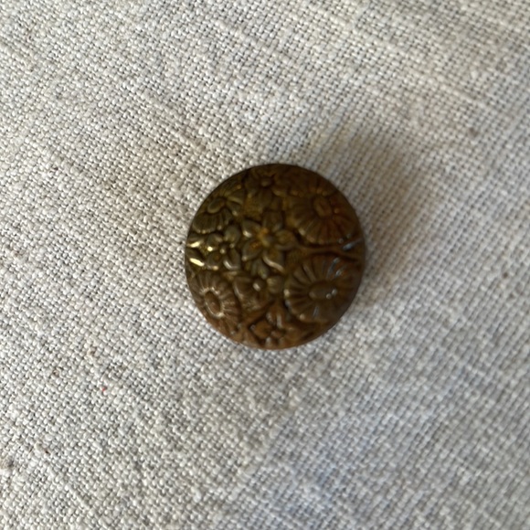 Lot of 6 antique/vintage brass buttons - Picture 4 of 13